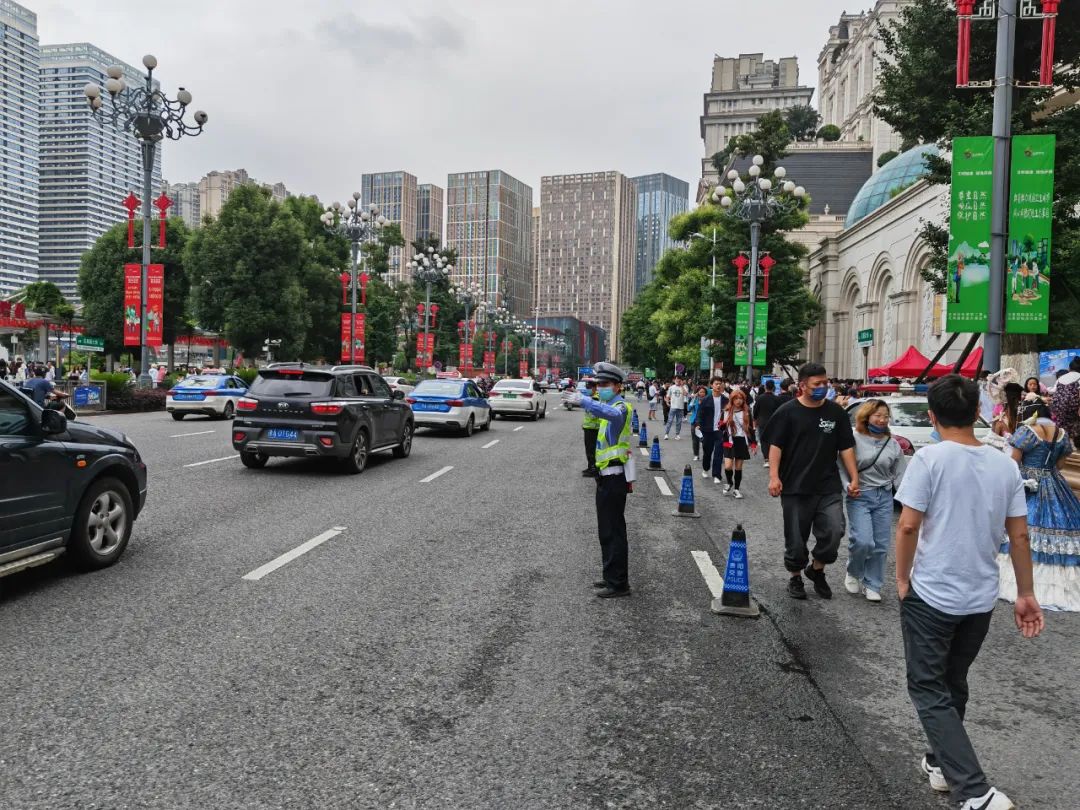 据了解,6月18日,19日花果园艺术中心举办大型综合漫