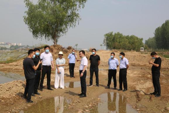 河工区管委会主任,区级河长王磊开展例行巡河工作,区党工委副书记朱铭