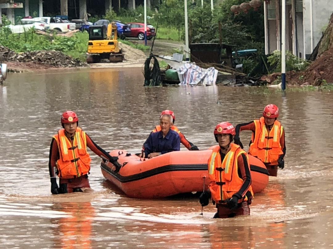 宜春靖安:3名少年上山采风被洪水围困6月19日,宜春市靖安县遭遇强降雨