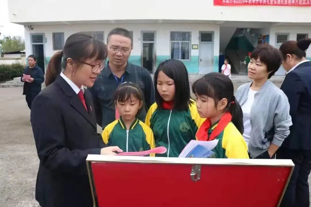 弋法之窗典型展播③巾帼法官扎根基层热血青春为民司法舒小燕