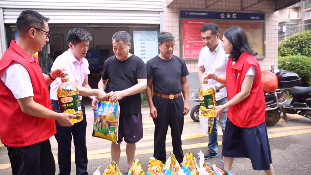 爱暖七一情系老兵雨花区同升街道走访慰问参战退役军人