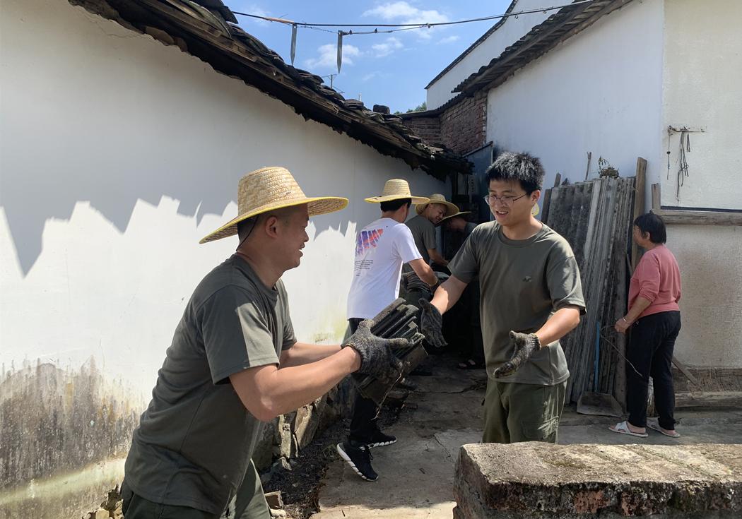 青年干部四下基层实践锻炼深入基层练本事贴近群众接地气