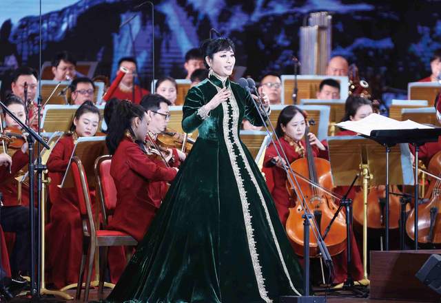 廖昌永演唱《黄河颂》王莉演唱《红梅赞》音乐会以交响合唱《新时代
