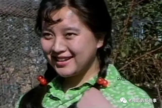 在《篱笆·女人和狗》中扮演小女儿香草的,也是毕业于解放军艺术学院