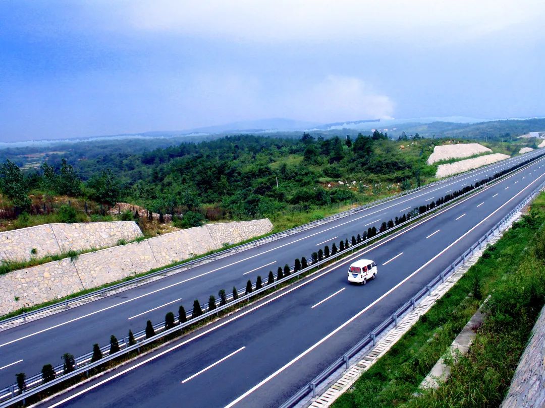 利咸高速公路开工