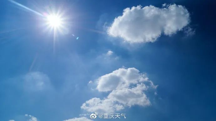 7月20日爬华山确实有些热,不过随着海拔的升高,温度会降低,等到了山顶