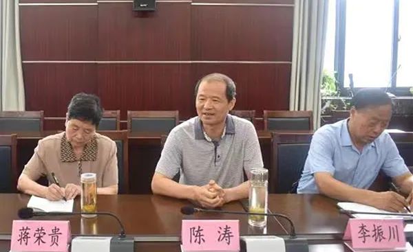 座谈会上,宫荣宾对陈涛一行表示热烈欢迎,对区关工委的关心,指导与
