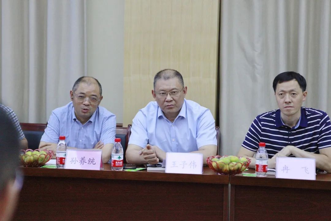 九龙坡法院院长王子伟率队到下庄村学习毛相林先进事迹并与巫山法院