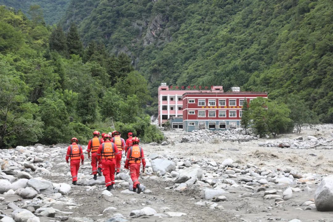 7月12日7时许,四川绵阳市平武县木座乡发生山洪泥石流灾情,造成2人