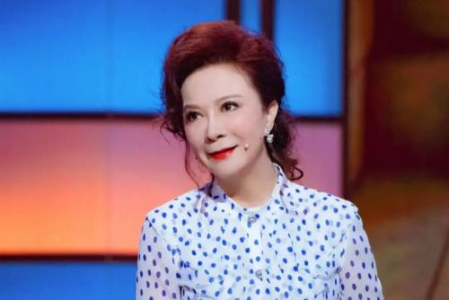 曾经的春晚钉子户和丈夫恩爱37年如今活成这样了