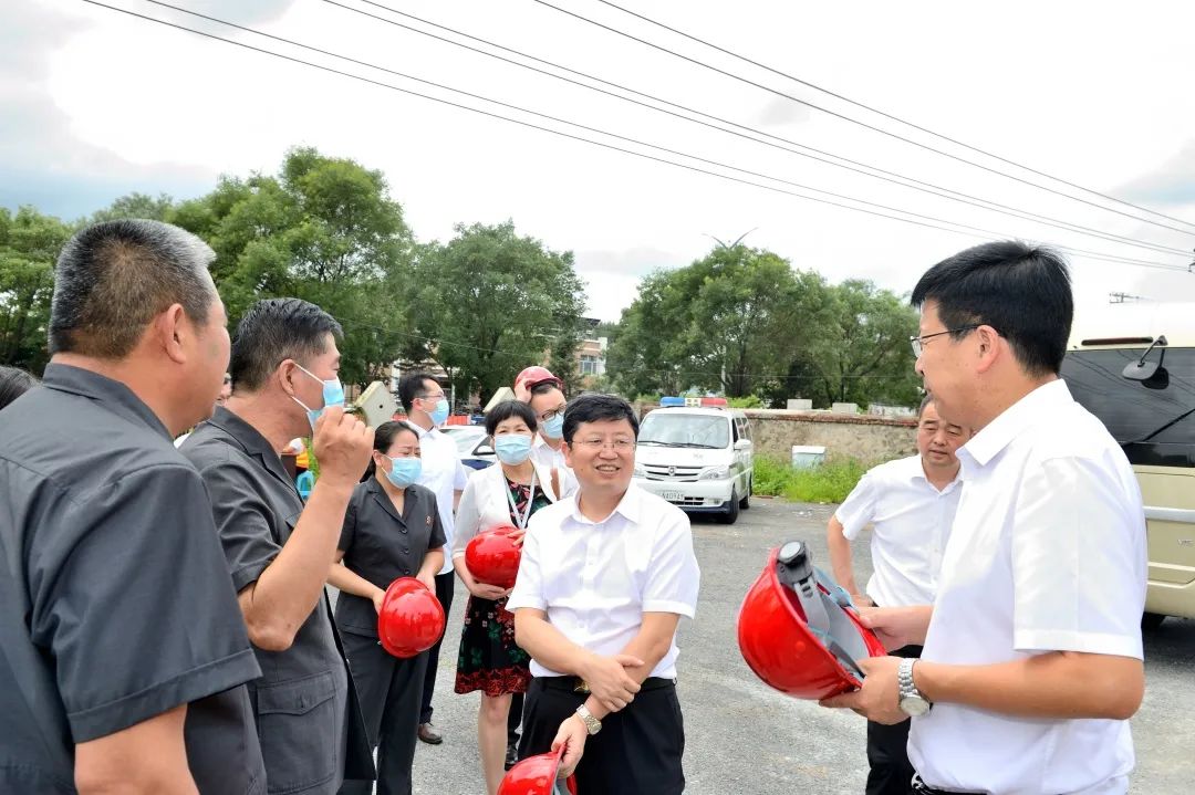 省高院牛克乾副院长,杨悦专委一行到北票市法院调研