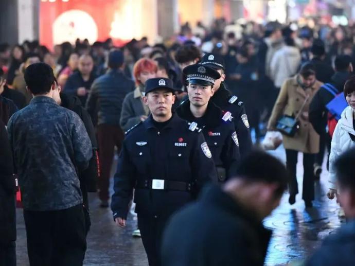 天心区网红坡子街派出所的日与夜