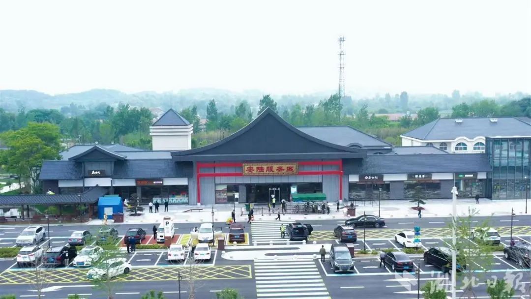 目前湖北省已通车高速公路7391公里共有服务区191对去年服务2.