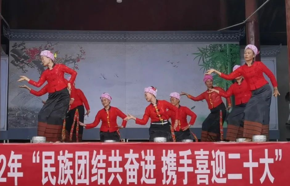 腾冲市荷花镇开展民族团结共奋进携手喜迎二十大文艺汇演活动