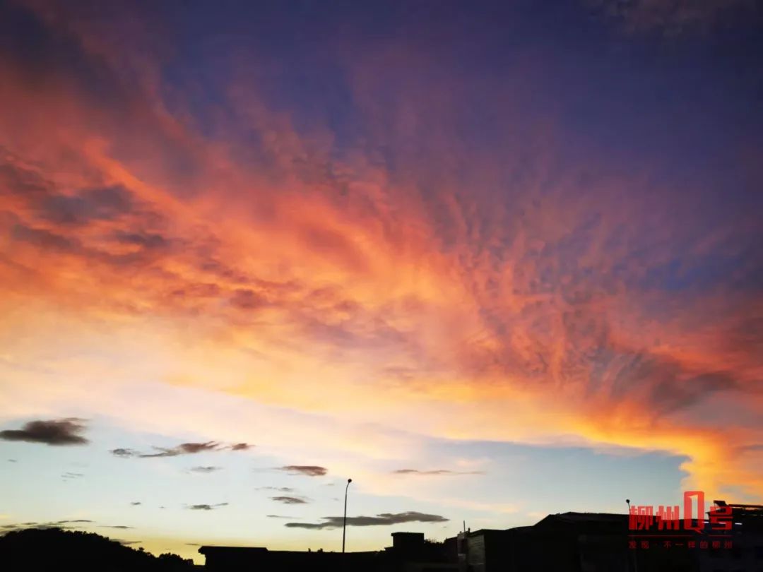 来源:网友@晕来源:网友@日月当空曌粉色夕阳中的柳州日报社.