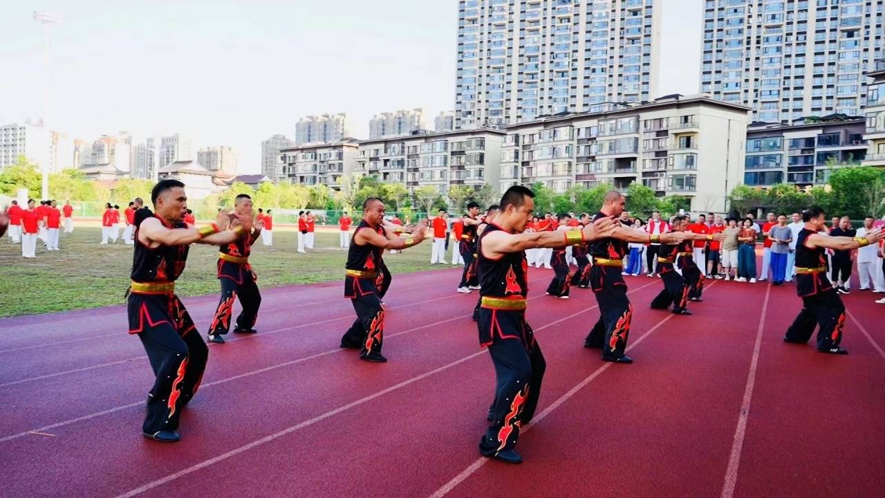 澎湃号>瑞安市融媒体中心>太极拳教练池永胜说"通过这个活动,带动全