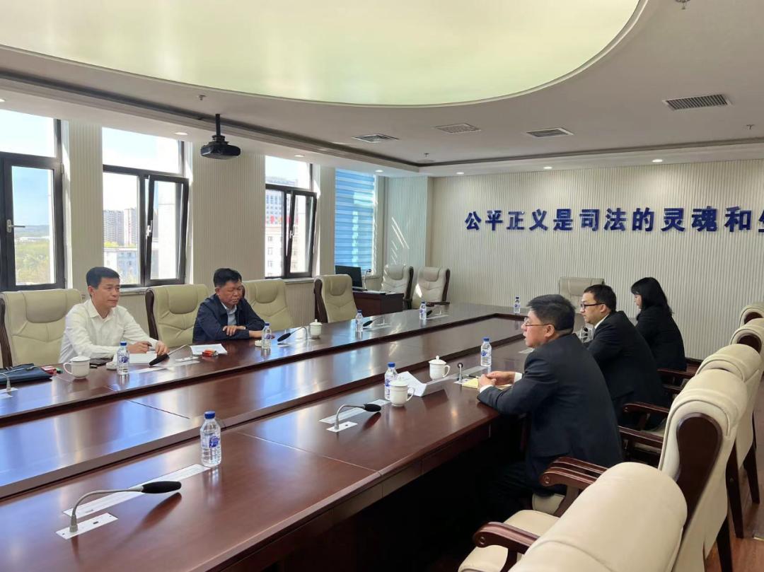 辽源市中级人民法院副院长高东民审管办主任何洪涛到东丰法院视察指导