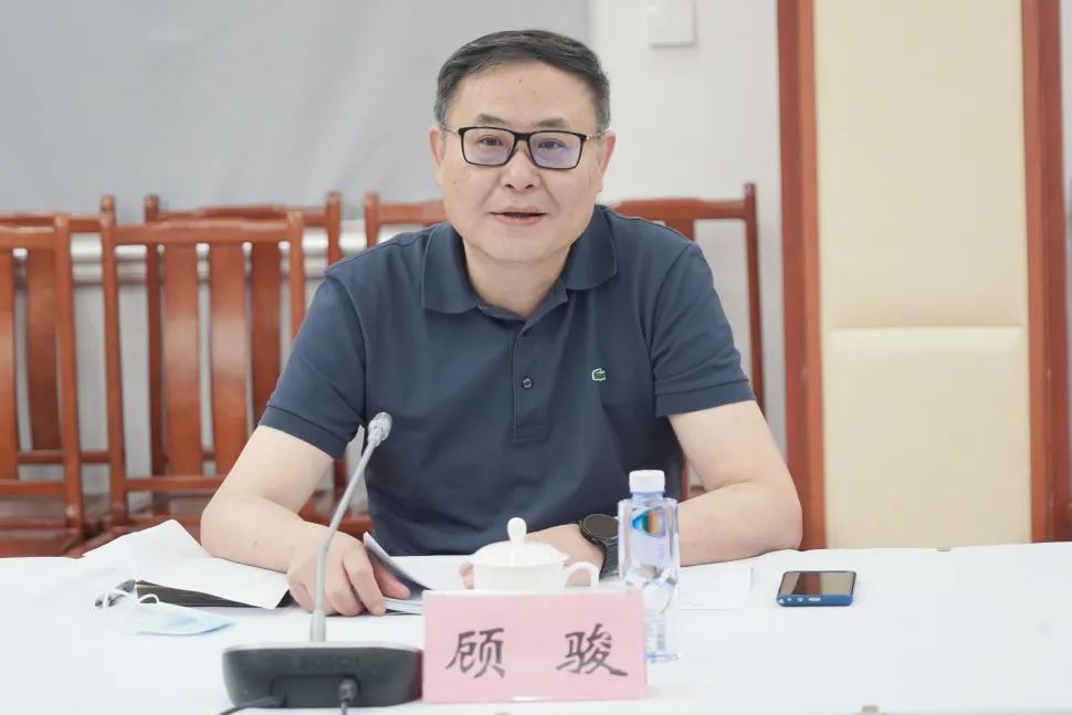 转发区委常委政法委书记顾骏带队到盈浦街道调研迎接