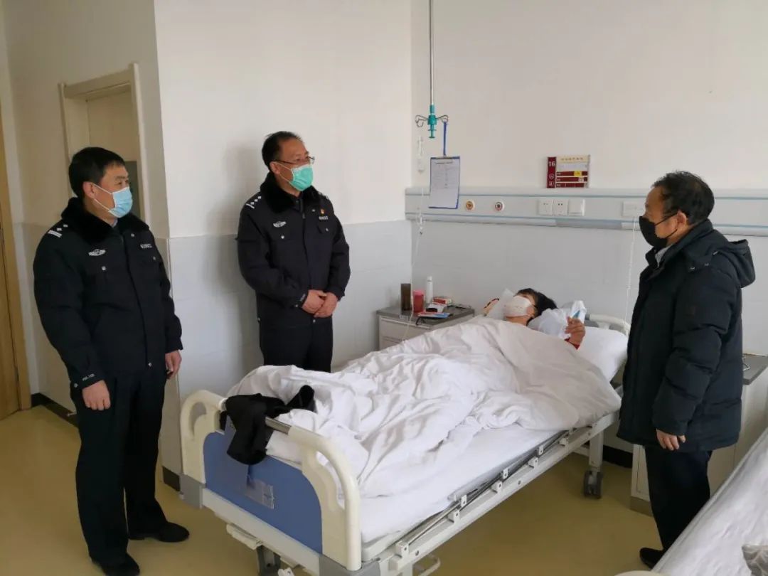 杨丽科受伤住院后局领导第一时间前往医院看望慰问