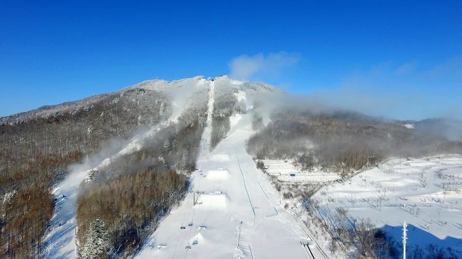 起床滑雪的日子回来啦长白山国际度假区恢复营业