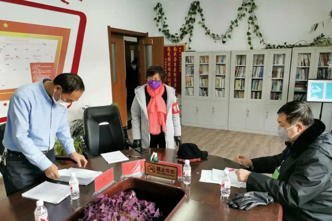 挑重任勇担当伊春中院副院长顾炳恒到金林区开展防控督导