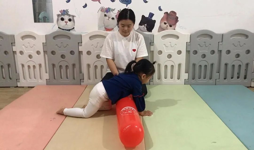 掌握程度反应出孩子的身体发展状况以及学习能力,尤其是爬行动作练习
