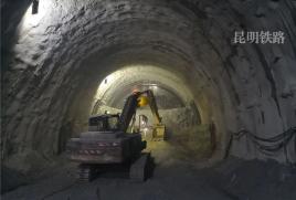 中老昆万铁路新平隧道建设正酣