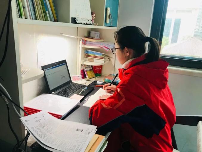 蚂蚁搬家公司线上开学第一天,阜阳学子们同上课
