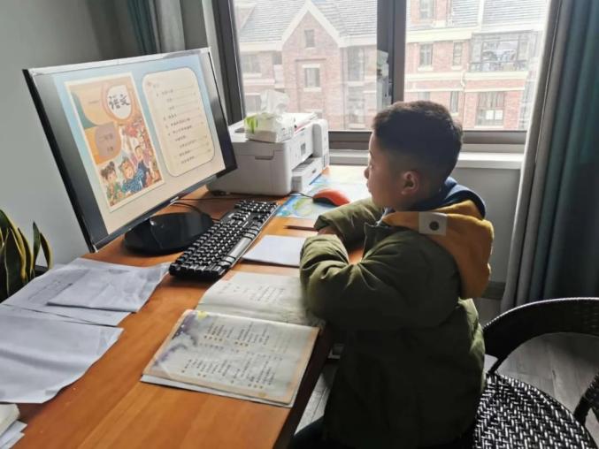 蚂蚁搬家公司线上开学第一天,阜阳学子们同上课