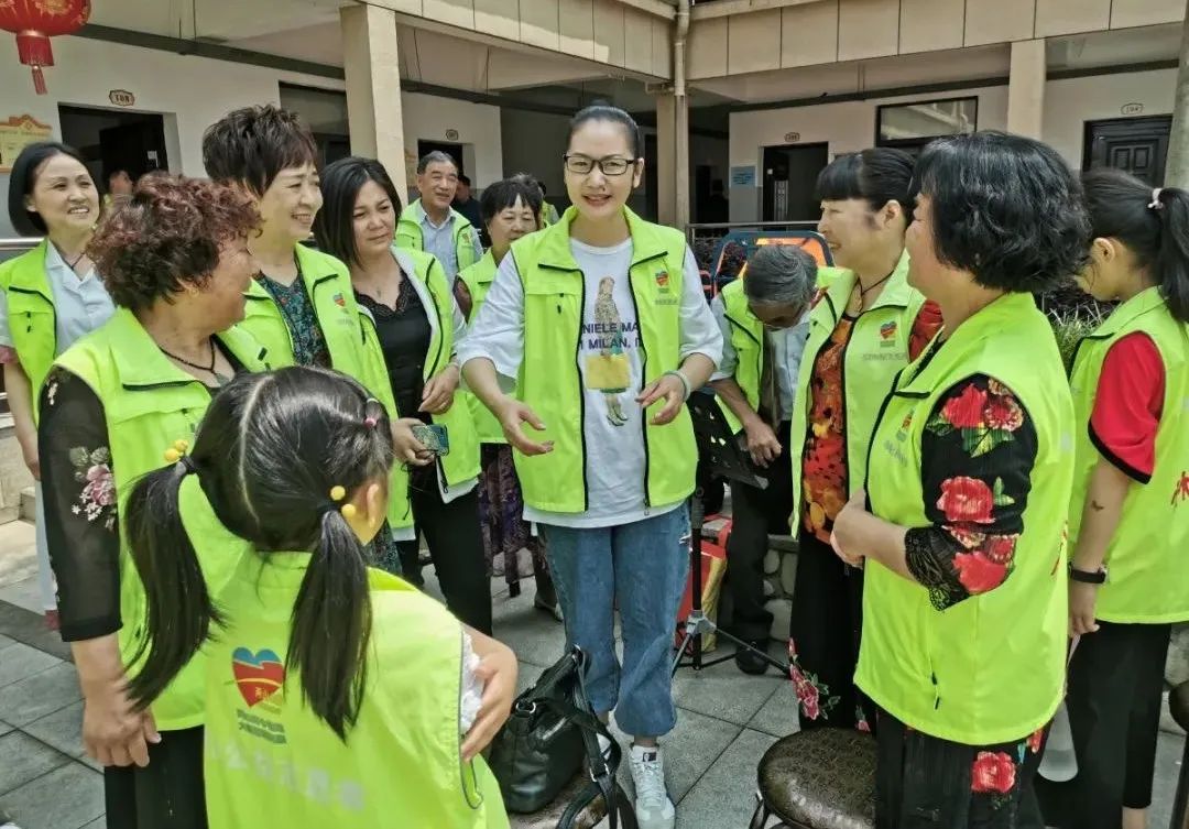 爱心奉献圆梦助学戚月琴一直重视爱心助学项目的推动和落实,数十名