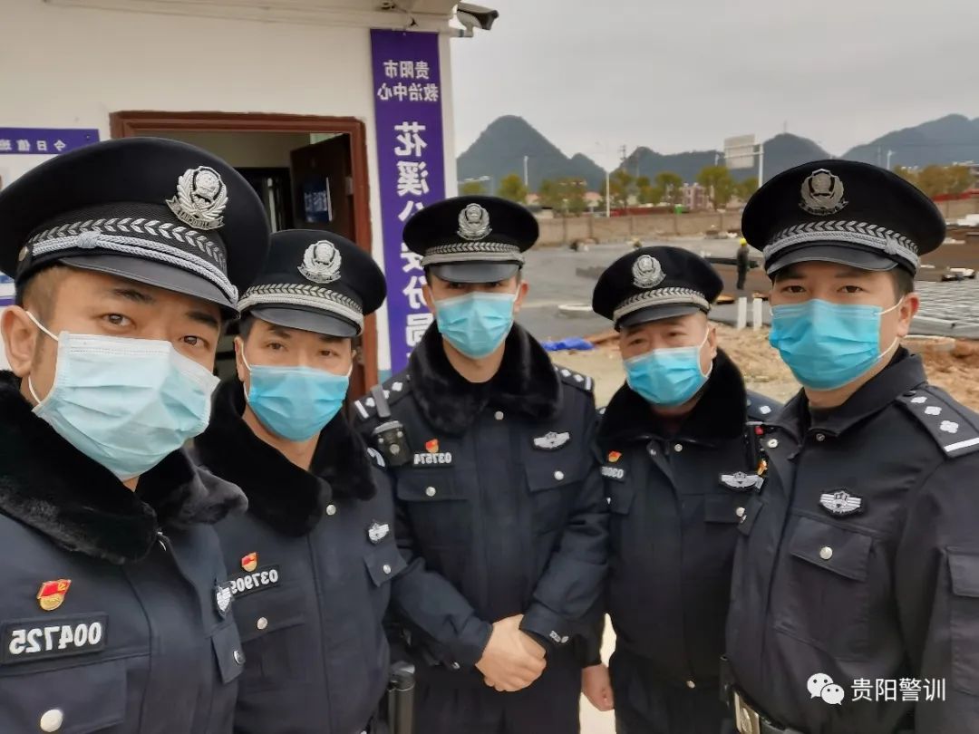 疫情当前警察不退无惧危险捍卫一线记增援将军山执勤点的警训部教官们