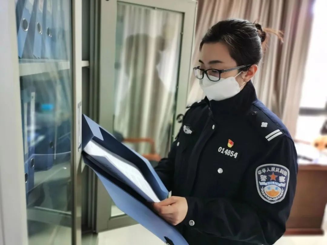 致敬女警巾帼女警铿锵玫瑰