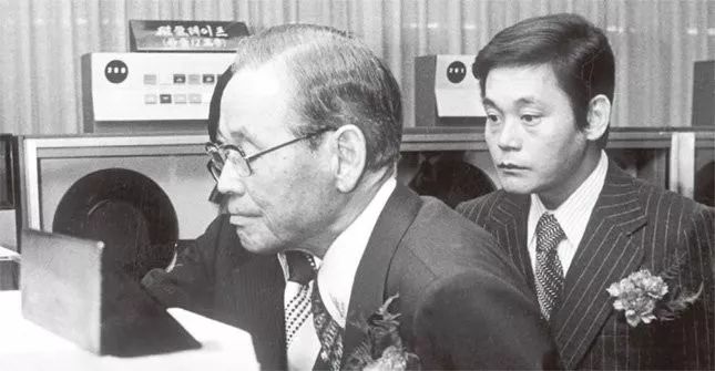 直接把长子李孟熙和次子李昌熙从户籍除名,并着力培养三儿子李健熙