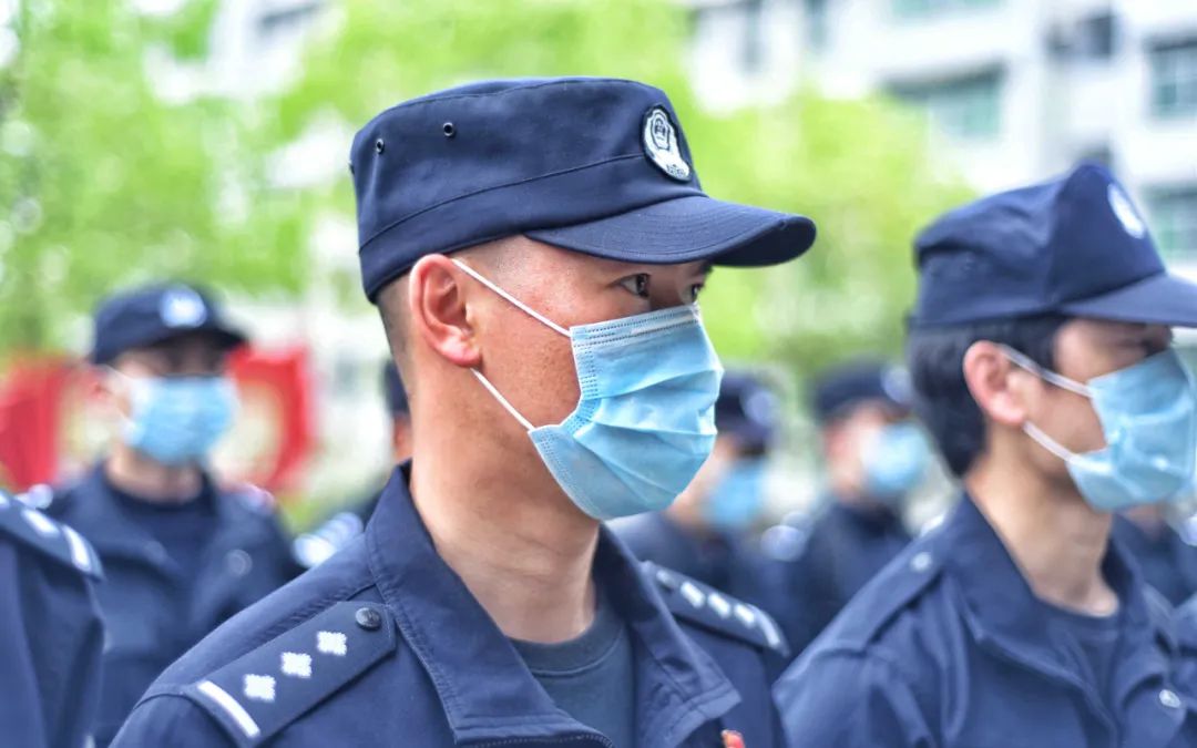 感人的朋友圈3月14日,一名监狱人民警察发了一条朋友圈,温暖了他的