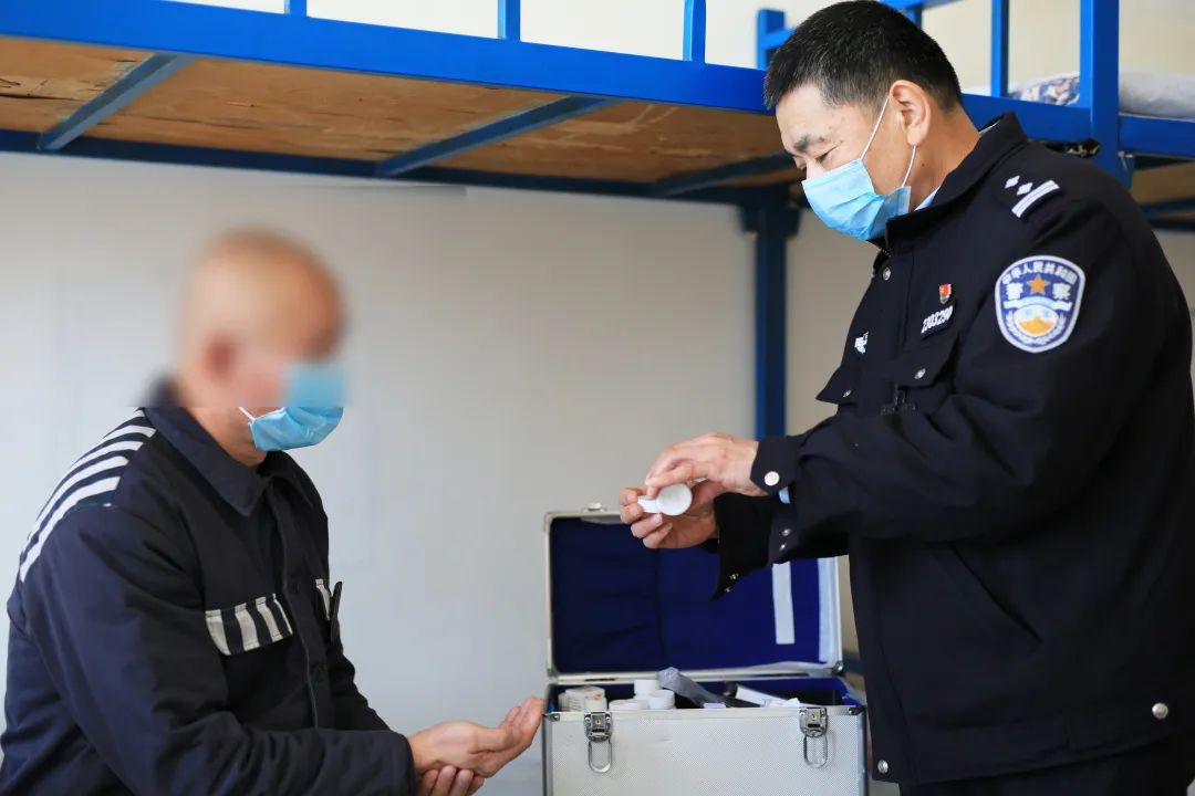 抗疫群英谱 | 哈尔滨监狱病犯监区民警的抗"疫"担当