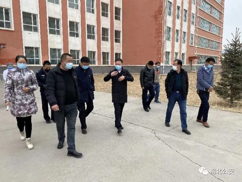 李向东副州长赴祁连县民族中学督导检查开学准备工作并讲授开学第一课