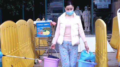 那个被感染的急诊科女护士,48天后终于出院了