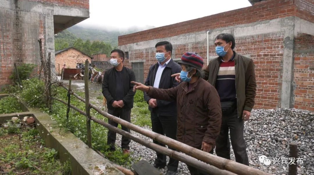 杨添才:认真走访贫困户 加快脱贫谋思路