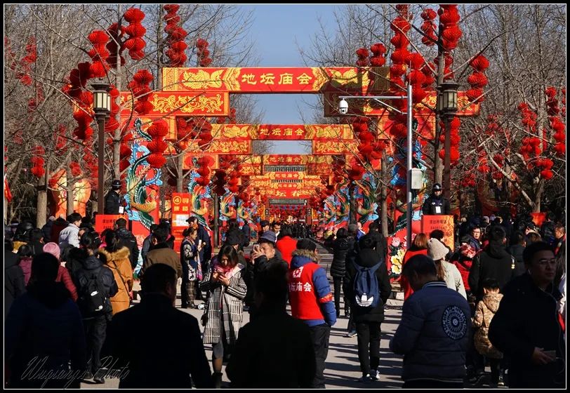 2019年大年初一的北京地坛庙会.