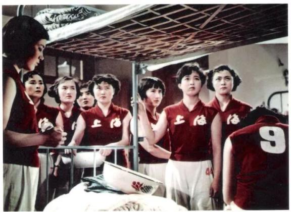 风靡一时的《女篮五号》,以李少芬担任主力的女篮团队为原型 两人都