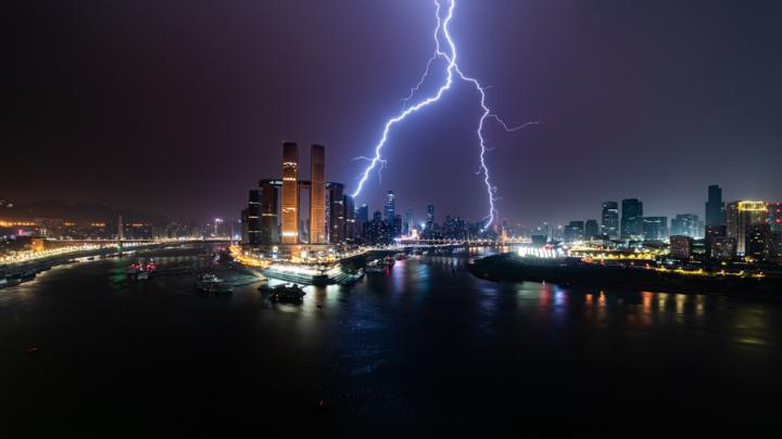 组图山城夜雨雷声却擘九地出殷殷似挟春俱来