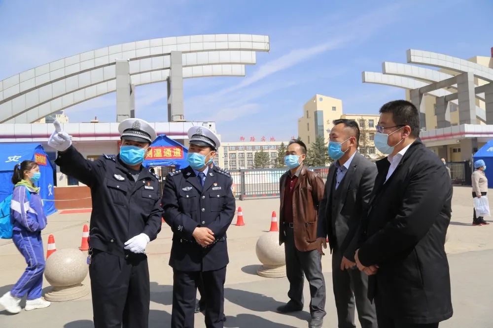 固原交警分局局长李全德政委张怀彪督导检查学校春季开学复课交通安全