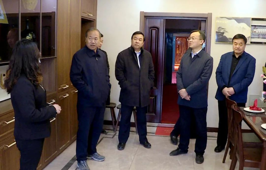 项目建设市人大常委会副主任郭维团调研临洮县椒山铭苑一期项目建设