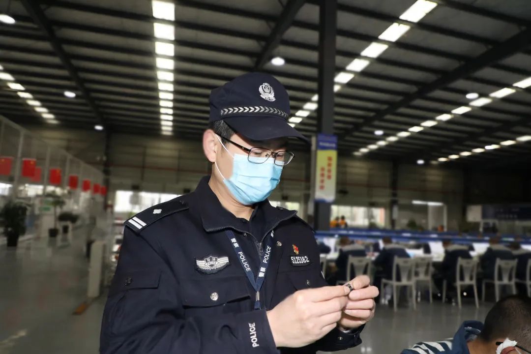 四川省邑州监狱 封闭执勤以来,七监区副监区长廖泽东始终按照"稳字