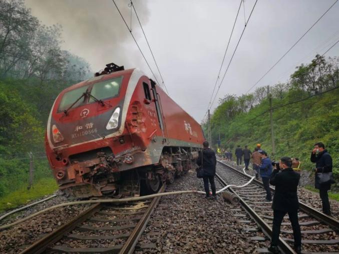 t179次列车脱轨事故遇难者为铁路乘警,目前4名旅客重伤
