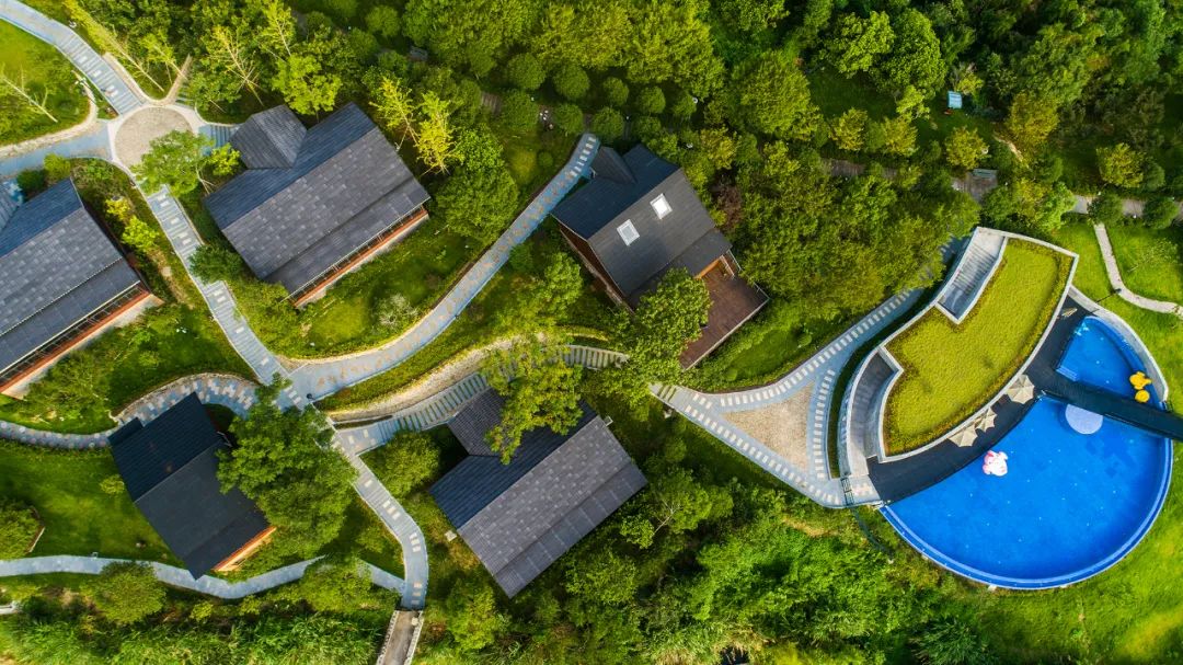 象山方向—兴海北路右转—兴海中路—沿海南线—宁波南部滨海新区左转