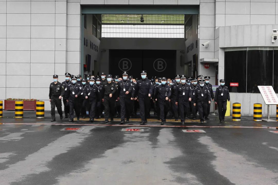 四川省邑州监狱 你接过战友手中的接力棒踏上新征程 春天的雨下了一场