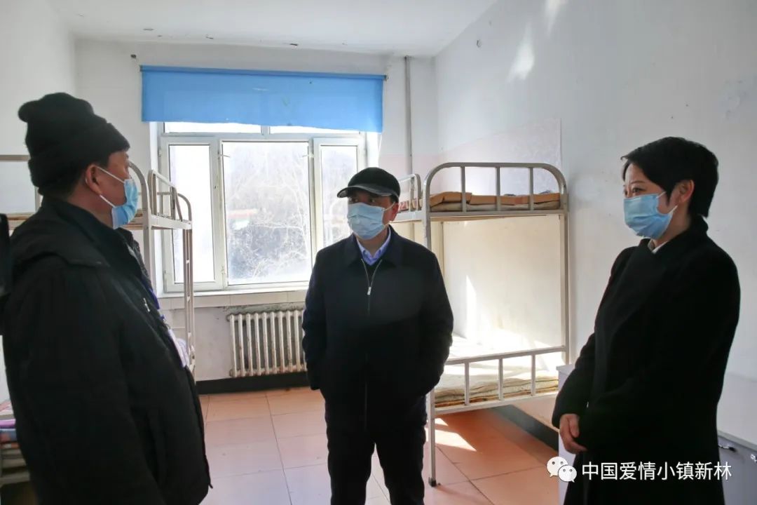 区委副书记,区局长林建军深入新林一中检查复学准备工作