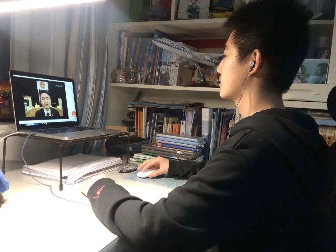京法巡回讲堂 | 法院小哥哥变主播,为副中心青少年上网课