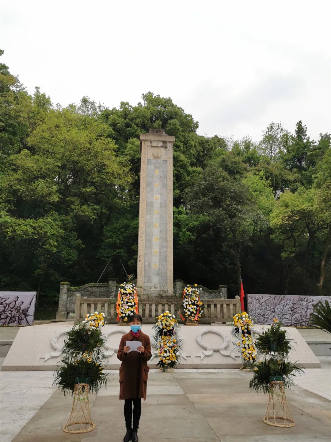 为缅怀革命先烈,颂扬革命先烈的崇高精神,4月3日,绍兴市各界妇女于府